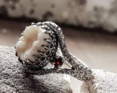 含鈣量極高的《牙齒戒指》澳洲藝術家客製死者首飾替家人帶來安慰