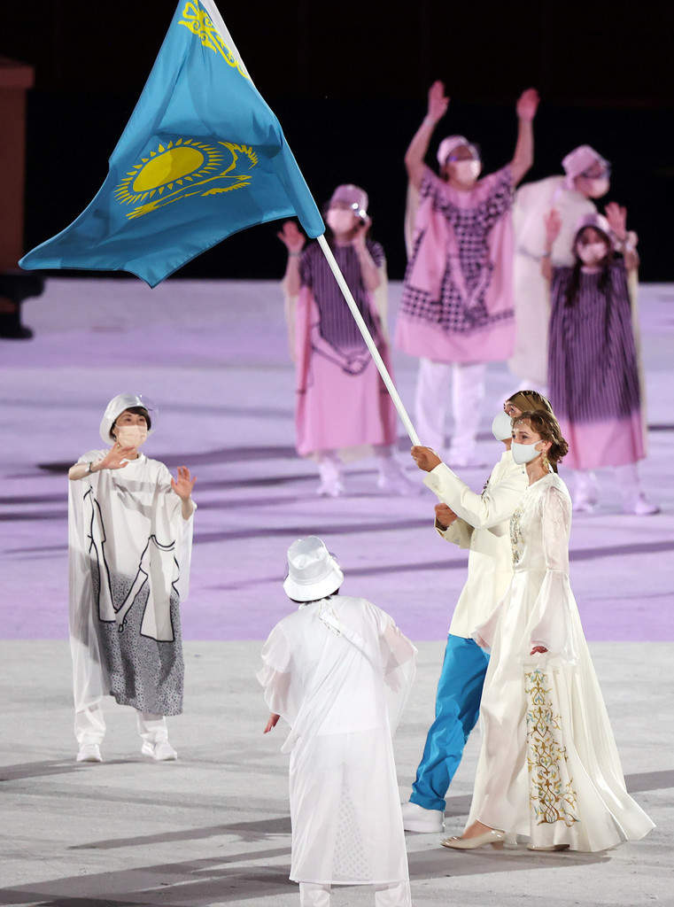 《奧運開幕式焦點》哈薩克仙女 東加猛男 IG都幫你找好了 | 宅宅新聞