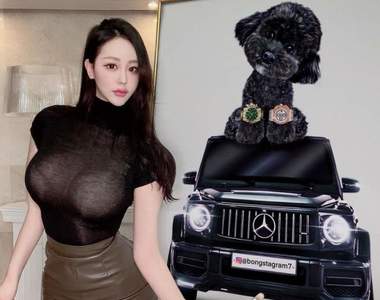 《巨乳畫家》秀魔鬼身材　全網緊盯「車頭燈」根本沒在看畫