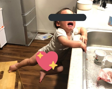 《因為這張照片炎上的日本媽媽》發現小孩要摔倒了先拍照再說 討讚比小孩的安危更重要?