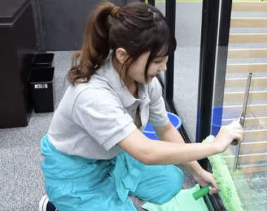 正妹教你《玻璃清潔訣竅》清潔劑+刮刀+抹布三件小物就能乾乾淨淨