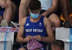 英國《跳水帥哥湯姆戴利》觀眾席看比賽還打毛線 太居家成為話題