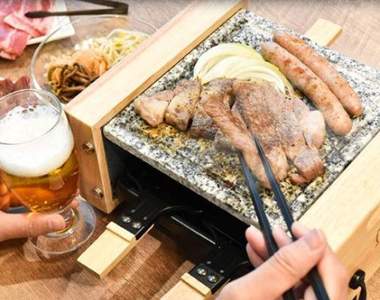 肉汁啪響的快感《一人燒烤機》享受天然花崗岩烤出的食材就是美味