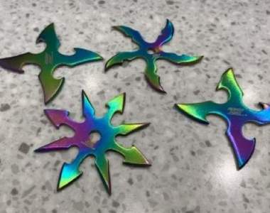 美國TSA沒收《行李托運違禁品》隨身行李放手裡劍的意思是？你是忍者？