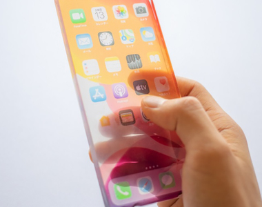 這究竟是第幾代《iPhone》？日本化學創作家一系列令人驚嘆的透明樹脂作品！