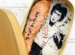 《廣島人妻把鮭魚便當變藝術》 用飯菜繪製李小龍、渡邊直美惟妙惟肖 《廣島人妻把鮭魚便當變藝術》 用飯菜繪製李小龍、渡邊直美惟妙惟肖