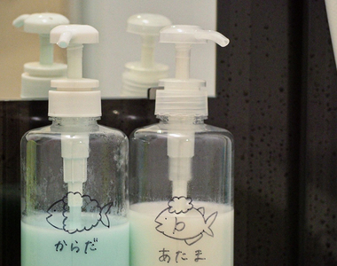 洗頭VS洗身體一秒分辨！《洗澡的魚》讓你不會再不小心拿沐浴乳來洗髮！