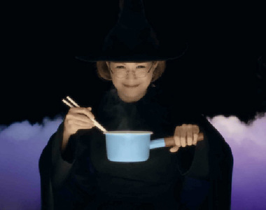 《魔女攪拌大鍋的理由》經常做菜的人都知道 人家只是為了防止黏鍋燒焦罷了?