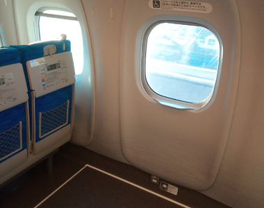 《搭乘新幹線的傻眼事件》訂的位置竟然沒有附座椅?日本網友差點以為要坐地板了