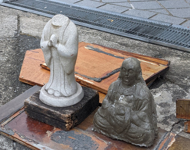 《車禍現場的怪異現象》莫名其妙供奉起佛像 佛像的頭竟然一下消失一下又回來