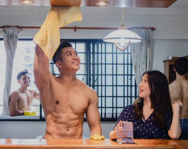 新加坡Vehs公司推出《猛男清潔服務》把妳抬起來的目的是為了讓底下更乾淨