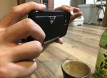 《手機攝影姿勢論》左手怎麼擺可以看出你的年紀?用過相機的人才會這樣拿…… 《手機攝影姿勢論》左手怎麼擺可以看出你的年紀?用過相機的人才會這樣拿……