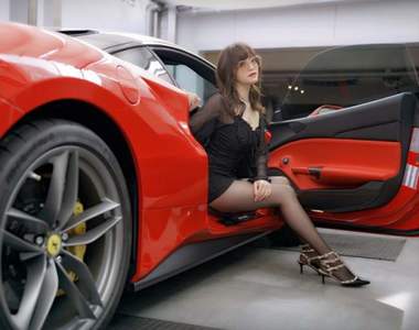 網友看法《住在日本的炫富中國人日常》一個有錢人的家裡到底能放幾台跑車？