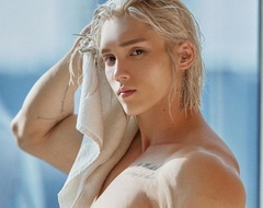 胸猛大肌肌《真實版精靈王子》韓國健身歐巴「JoJo肌肉+少女漫畫五官」養眼出浴照爆紅！