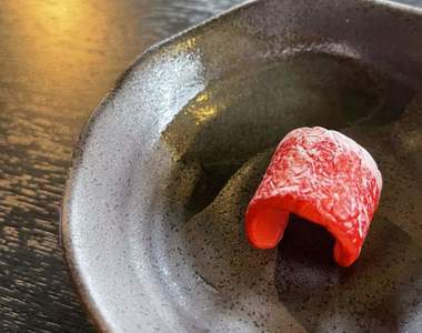 高級霜降和牛《肉戒指》轉蛋宅小物讓你時不時就想拿來舔一舔