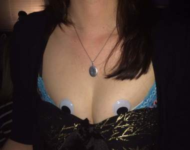 社群風潮《把塑膠大眼睛貼在歐派上》這個活動唯一的缺點就是沒有男友視角的畫面