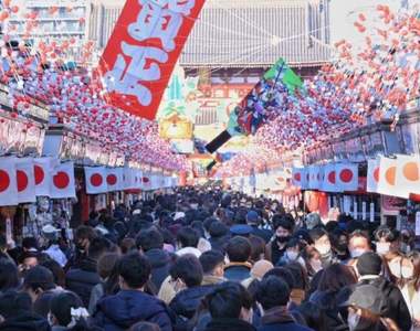 《淺草新年參拜人潮的真相》日本議員分享的擁擠人潮,被網友踢爆根本是誤導!?