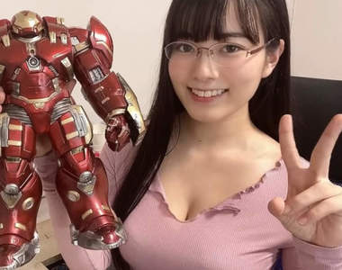 【有片】正妹重新塗裝《浩克毀滅者》東雲うみ這次沒有下秒走光大露暈