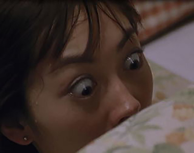 《被子一定要蓋住腳的人》即使夏天睡覺也要蓋厚被子 感覺不怕被鬼攻擊才安心？