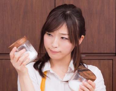 網友分享《調味罐底部凹凸紋路的秘密》東西用到最後常常黏住嗎？試試這招說不定有解喔