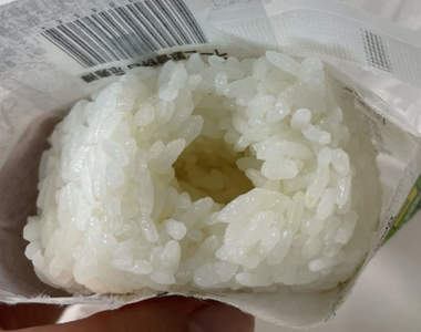 空氣飯糰？《鹽味飯糰包空氣》日本7-11鹽味飯糰裡的不明空洞引發推特熱議