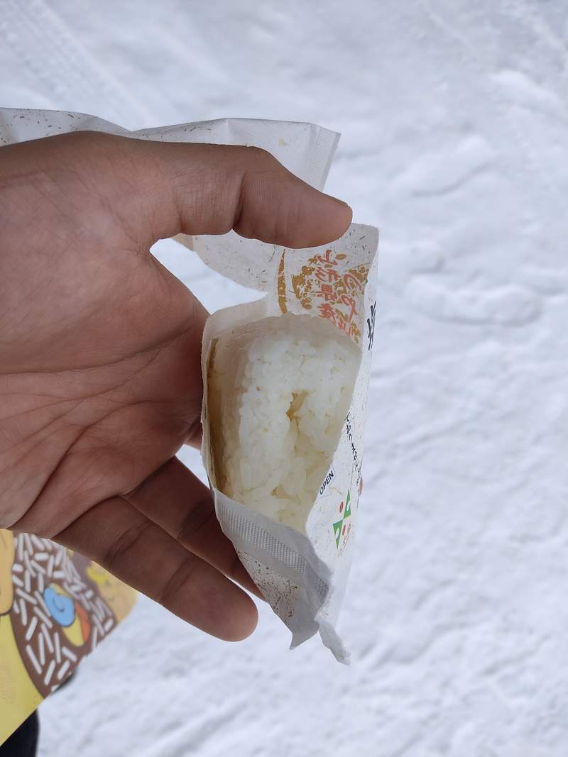 圖片5 空氣飯糰?《鹽味飯糰包空氣》日本7-11鹽味飯糰裡的不明空洞引發推特熱議 | 宅宅新聞