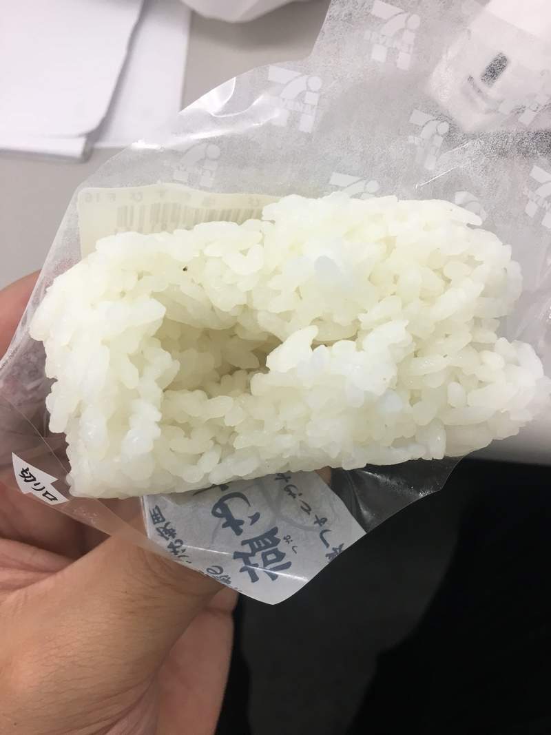 圖片10 空氣飯糰?《鹽味飯糰包空氣》日本7-11鹽味飯糰裡的不明空洞引發推特熱議 | 宅宅新聞