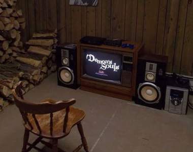 似曾相似之地《Liminal Space》空無一人的廣場或迴廊，凝滯的空間總讓人感覺窒息以及不安