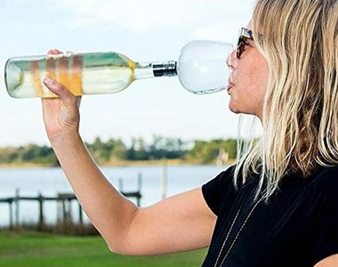 實用宅小物《對嘴喝瓶塞玻璃杯》直接喝覺得太野蠻了嗎？那就換上這個來優雅一下吧XD