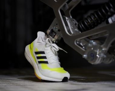 最強跑鞋再現?看完《ADIDAS ULTRABOOST 2021》的科技配置  好像又更厲害了!