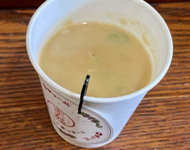 日本連鎖拉麵店《天下一品新推拉麵杯湯》讓你像喝咖啡一樣隨時能喝到名店拉麵湯