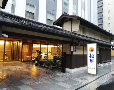 京都發現《日本最高雅的松屋》可以邊吃著牛丼邊欣賞日本庭園的高級版分店