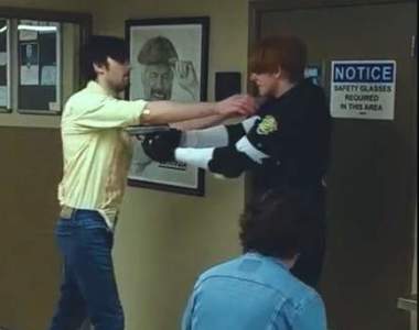 【有片】懷舊2代版《COSER模仿惡靈古堡》熟悉的警局大廳BGM一響起那感覺都來惹