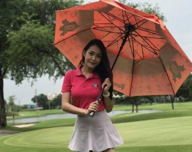 網友整理《常見的持傘姿勢》我自己的習慣是武士刀風格,因為有點帥XD