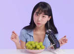 ASMR《吃葡萄的好處》Pyoapple一顆一顆吃下去感覺相當滿足好過癮 ASMR《吃葡萄的好處》Pyoapple一顆一顆吃下去感覺相當滿足好過癮