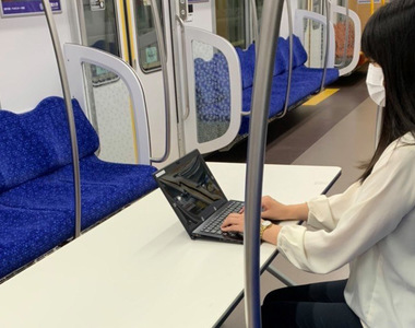 《電車車廂化身辦公室》日本西武獅棒球隊創意活動 歡迎球迷們提早來球場卡位辦公