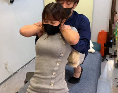 正妹來體驗《整骨ASMR》聽到尖叫聲不用驚慌,裡面正在進行專業的療程❤