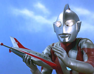 網友遇到的《超人力霸王難題》英雄變拼圖拆成一半的模型怎麼接才正確呢？