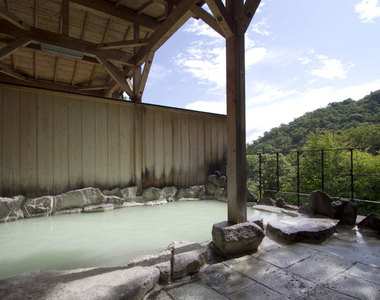 《溫泉旅館的難題》電視一年壞50台、冷氣和冰箱各壞20台 恐怖警語讓人好奇又怕受傷害