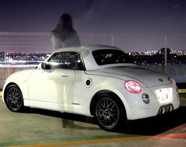 快門失誤《結果拍出像往生者的畫面》看上去就像對愛車還有留戀回來看一看似的XD