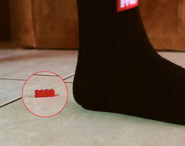 網友拍攝《各種讓你感覺不好的瞬間》踩到樂高這個真的是痛爆(淚)