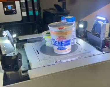 如機器人動畫般的《全自動聲光上菜機》吃碗泡麵還可以這麼中二，這感覺好極了