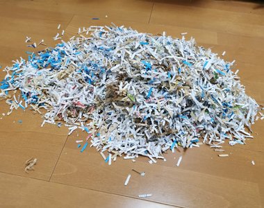 《演唱會門票丟進碎紙機》明天就要開演了怎麼辦?粉絲熬夜努力拼回去的結果是……