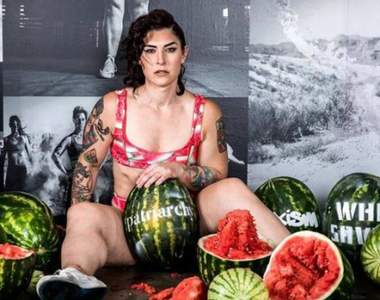 7.5秒破三瓜《大腿夾爆西瓜》美國女運動員創下驚人世界紀錄