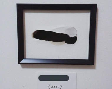 《社長缺鈣的結果》暴怒在牆上打出的一個個凹洞,裱框直接變身展覽作品ww