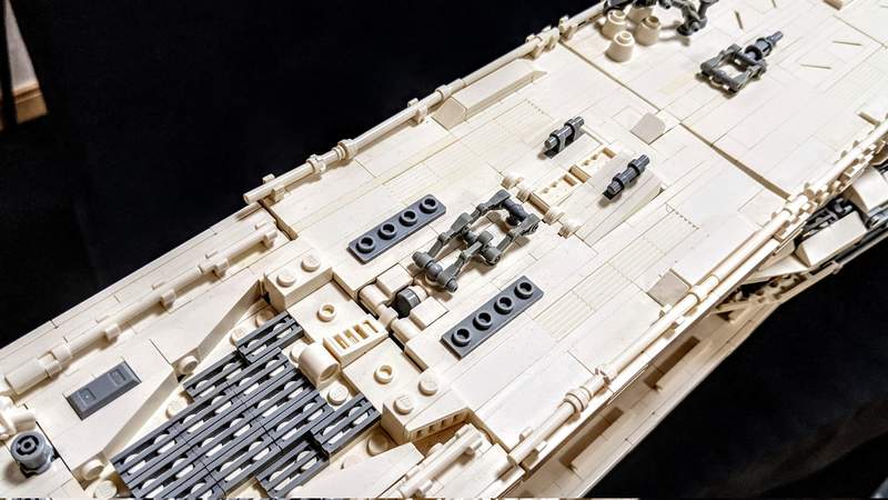 全樂高組裝《逆夏 拉.凱拉姆戰艦》全長170公分用了25000塊零件製作的驚人作品 | 宅宅新聞
