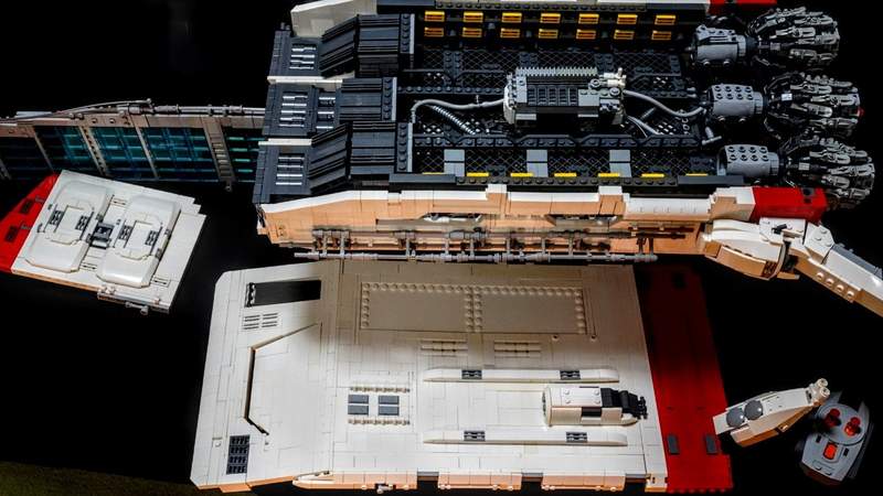 全樂高組裝《逆夏 拉.凱拉姆戰艦》全長170公分用了25000塊零件製作的驚人作品 | 宅宅新聞