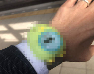 網友分享《女兒送把拔的企鵝手錶》今天就戴著它出門上班囉