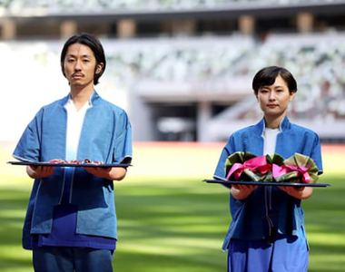 《東京奧運頒獎儀式服》這套衣服的設計會很糟糕嗎？挨批像是居酒屋或三溫暖店員