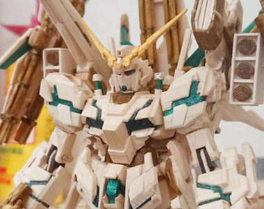 超神木工《用廢棄材料打造獨角獸鋼彈》讓人眼睛一亮的可動式木工作品
